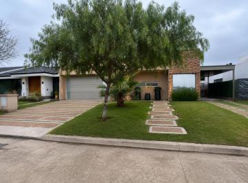 Casa · 220m² · 6 Ambientes · 5 Cocheras · Casa en Pb Fte Plaza Siete Soles 2 Dorm Pileta