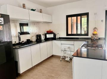 Casa · 130m² · 4 Ambientes · 2 Cocheras · Casa en Venta en Barrio Belleville