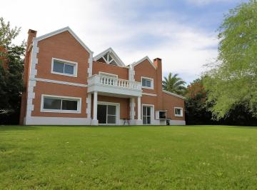 Casa · 318m² · 6 Ambientes · 2 Cocheras · Venta Casa de 6 Ambientes en Ayres de Pilar