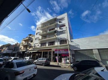Departamento de 4 ambientes, Avellaneda · Excelente Departamento de 4 Ambientes con Balcon Al Frente y Patio.