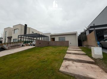 Casa · 180m² · 3 Dormitorios · 1 Cochera · Openhouse Vende Hermosa Casa en Barrio Tierras Altas, Luján de Cuyo.