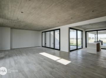 Casa · 194m² · 6 Ambientes · 2 Cocheras · Casa 3 Dorm. con Jardín y Galería - Vida Club de Campo - Funes | Venta
