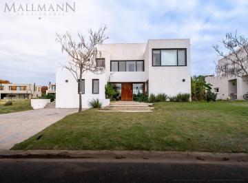 Casa · 334m² · 8 Ambientes · Venta Casa 6 Dorm. en Pilará, La Berlina