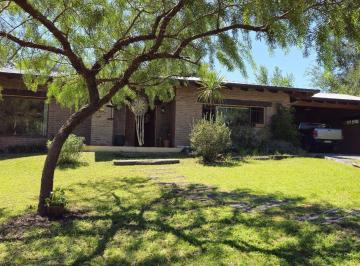 Casa · 230m² · 7 Ambientes · 2 Cocheras · Increible Casa en Cosquin (4 Dorm., Quincho y Pileta)