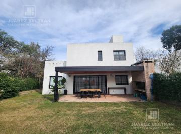 Casa · 144m² · 6 Ambientes · 1 Cochera · Casa de 3 Dorm. en Jardines del Golf - Villa Allende