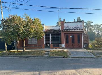 Casa · 140m² · 4 Ambientes · 2 Cocheras · Venta Casa en Pilar, a Una Cuadra de La Estación