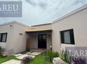 Casa · 158m² · 4 Ambientes · 1 Cochera · Barrio Privado Roble Joven