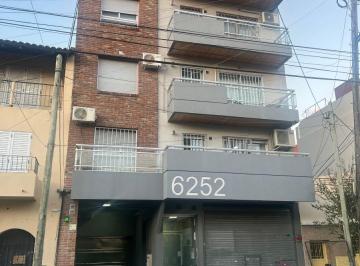 Departamento de 3 ambientes, Avellaneda · Departamento de 71 m² con 2 Dorm. y 2 Baños Completos en Venta en Wilde