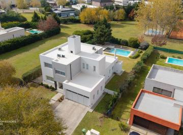 Casa · 284m² · 6 Ambientes · 2 Cocheras · Casa 3 Dorm. - Aguadas Barrio Cerrado - Funes | Venta