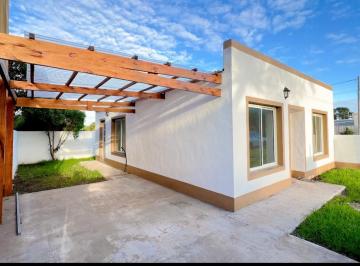 Casa · 70m² · 3 Ambientes · 1 Cochera · Hermosa Casa