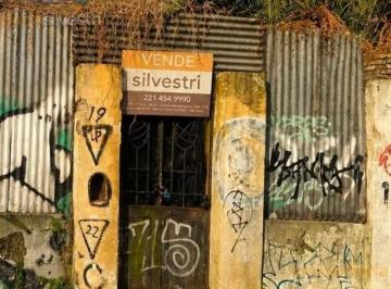 Terreno · 329m² · 17 Entre 68 y 69 La Plata - Lote en Venta