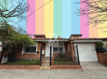 Casa · 160m² · 4 Ambientes · 2 Cocheras · Casa Chalet en Alquiler en Banfield, Lomas de Zamora, G. B. a. Zona Sur
