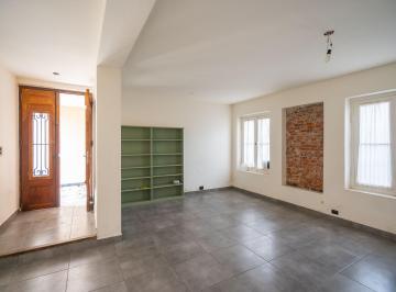 Casa · 167m² · 5 Ambientes · 1 Cochera · Casa Moderna con Jardín y Pileta