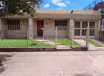 Casa · 163m² · 6 Ambientes · 1 Cochera · Venta Casa Barrio Ayacucho 3 Dorm.