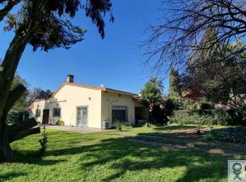 Casa · 104m² · 4 Ambientes · 1 Cochera · Preciosa Casa en Venta Sobre La Calle Cramer, del Viso, Pilar!