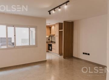 Departamento · 70m² · 2 Ambientes · Venta Piso Completo 1 Dormitorio con Patio - Totalmente Renovado - Centro