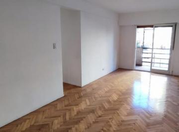 Departamento · 78m² · 3 Ambientes · Al Fte C/balcón y 2 Baños. (Sup. Cub 64 m², Patio Cub 5 m², Balcón 9 m², Sup, Total 78 M²). Muy Bue