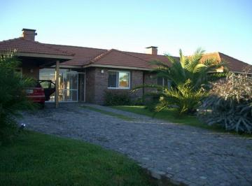 Casa · 171m² · 4 Ambientes · 2 Cocheras · Casa en Una Planta C/ Piscina Climatizada