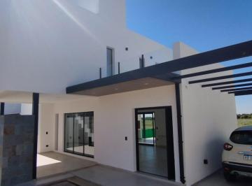 Casa · 170m² · 4 Ambientes · 1 Cochera · Casa Barrio Privado Las Cañitas