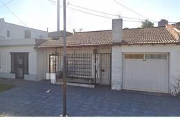 Casa · 150m² · 7 Ambientes · 1 Cochera · Venta Casa 7 Ambientes Ideal Para 2 Familias en Gerli Avellaneda. Gran Oportunidad