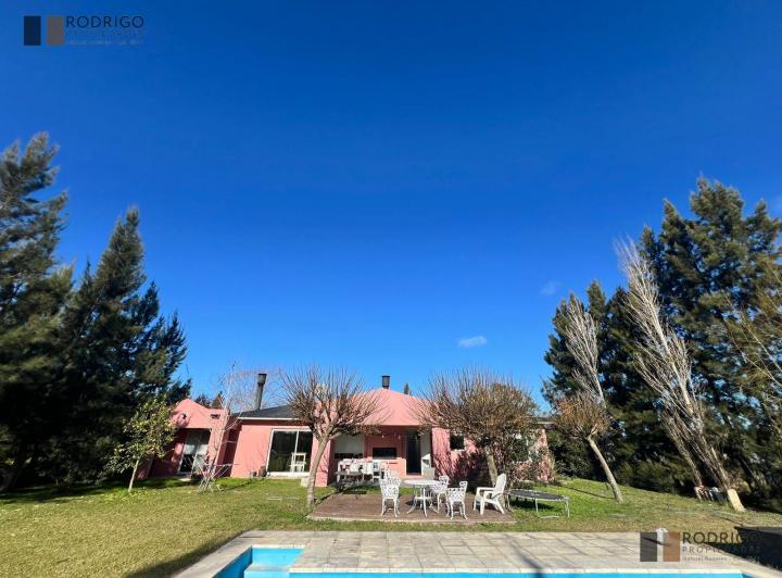 Casa · 210m² · 7 Ambientes · 2 Cocheras