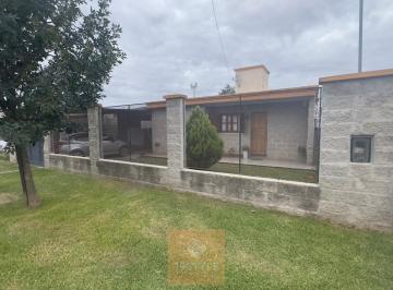 Casa · 92m² · 4 Ambientes · 1 Cochera · Casa a La Venta en Villa Parque Santa Ana