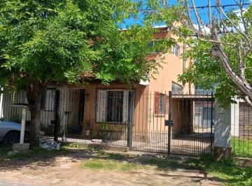Casa · 91m² · 5 Ambientes · 2 Cocheras · Casa 2 Dorm. Mas Departamento