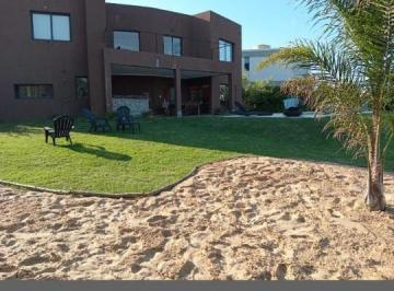 Casa · 190m² · 5 Ambientes · Venta de Casa a La Laguna de 5 Ambientes en El Cantón.