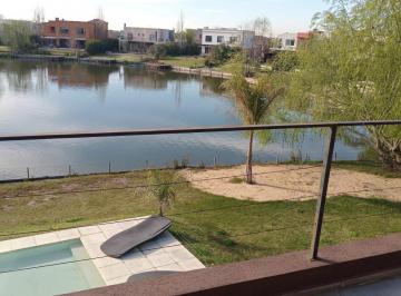 Casa · 190m² · 5 Ambientes · Venta de Casa a La Laguna de 5 Ambientes en El Cantón.