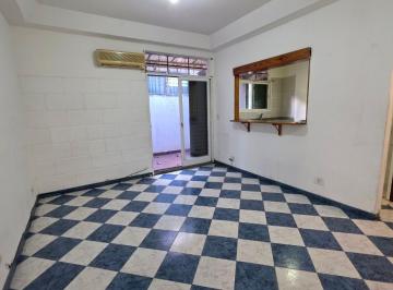 Departamento de 2 ambientes, Liniers · Departamento 2 Amb Sobre Av E Castro Alquiler. Liniers