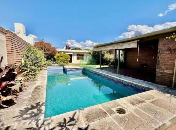 Casa · 290m² · 7 Ambientes · 1 Cochera · 1 Planta - a 1 Cuadra de La Nuñez - Casa en Venta Cerro de Las Rosas
