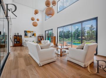 Casa · 305m² · 7 Ambientes · 2 Cocheras · Casa a Estrenar Al Agua con Amarra, en Barrio San Benito