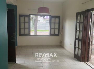 Casa · 123m² · 4 Ambientes · 1 Cochera · Venta Casa Dúplex - en Esquina, Macrocentro