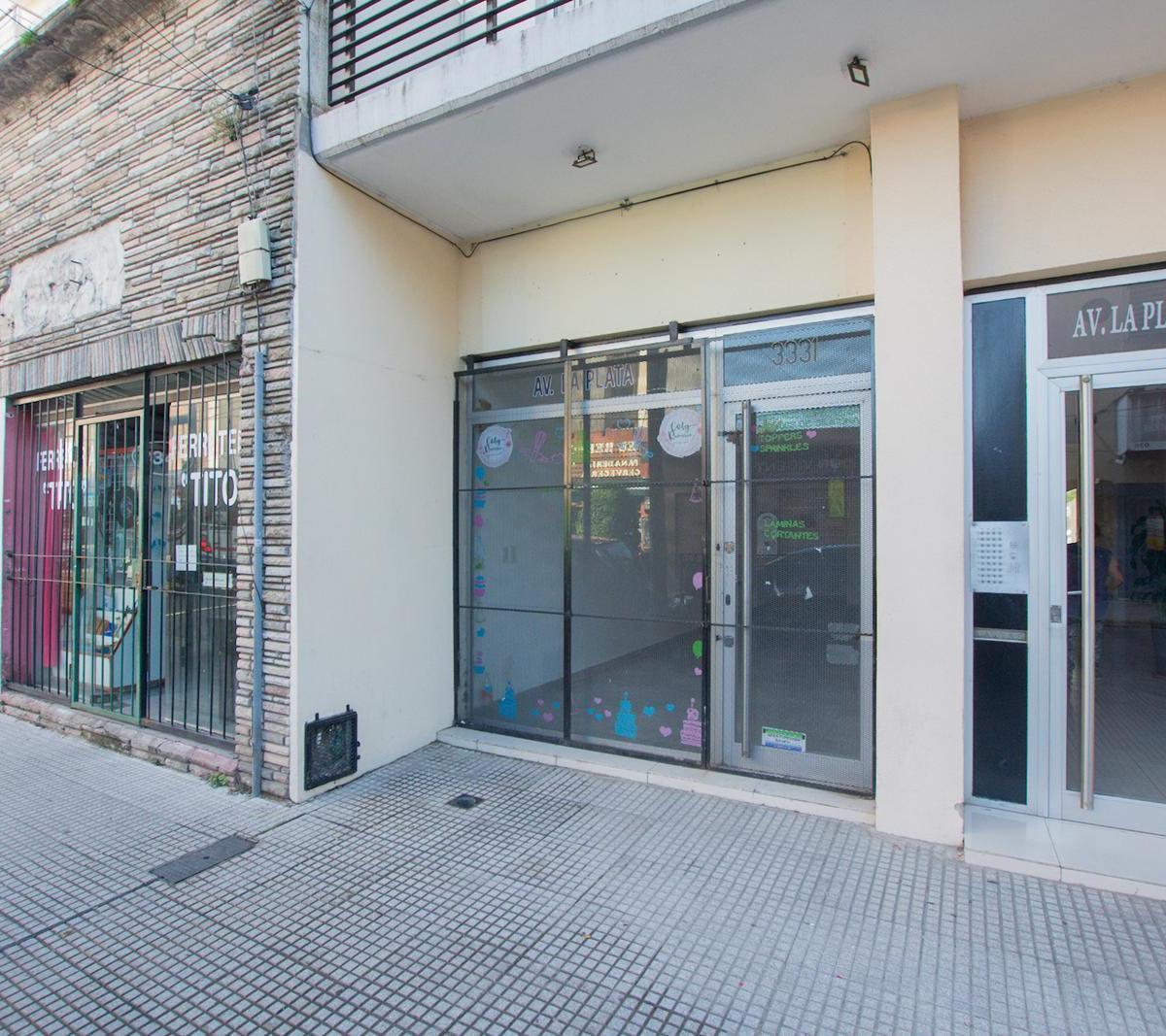 Av. La Plata al 3301, Santos Lugares, Tres de Febrero