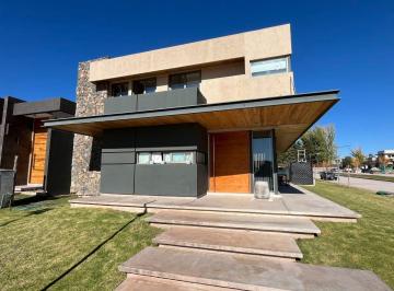 Casa de 5 ambientes, Luzuriaga · Gres Inmobiliaria Vende