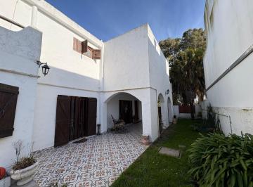 Casa · 163m² · 5 Ambientes · 2 Cocheras · Casa en Barrio La Florida 5 Ambientes con Pileta