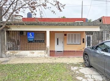Casa · 179m² · 2 Dormitorios · Casa en Venta