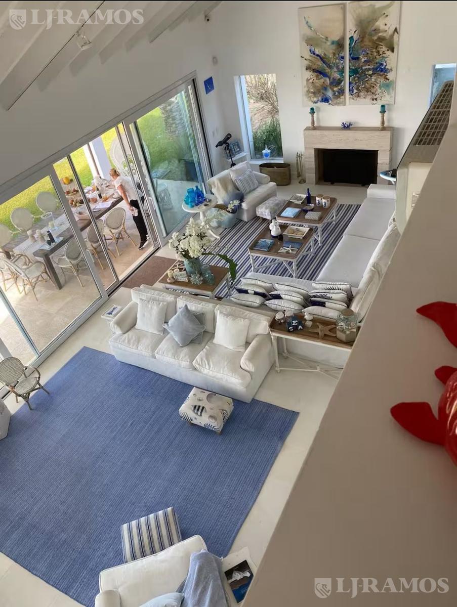 ¡espectacular Casa en La Barra a 200m de la Posta del Cangrejo!