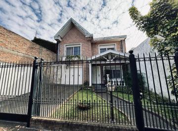 Casa · 222m² · 5 Ambientes · 3 Cocheras · Venta de Casa 4 Ambientes en Berazategui Centro Apta Credito