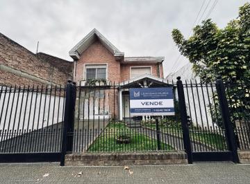Casa · 222m² · 5 Ambientes · 3 Cocheras · Venta de Casa 5 Ambientes en Berazategui Centro Apta Credito