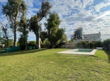 Casa · 180m² · 6 Ambientes · Casa en Venta de Seis Ambientes con Pileta en San Matias Area Tres