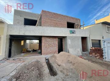 Casa · 121m² · 6 Ambientes · 1 Cochera · Vende Casa en Pozo - Barrio Florido, Cipolletti