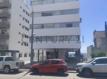 Departamento · 80m² · 2 Dormitorios · Alquiler Anual Aparatamento 2 Dorm 2 Baños Punta del Este