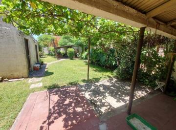 Casa · 122m² · 3 Ambientes · 1 Cochera · Venta Casa 3 Amb. Jardin Cochera Quilmes Oeste