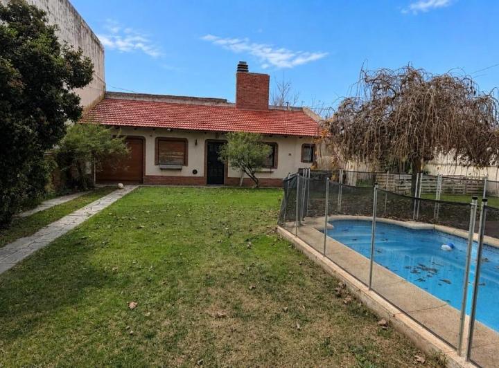 Casa · 1m² · 5 Ambientes · 3 Cocheras