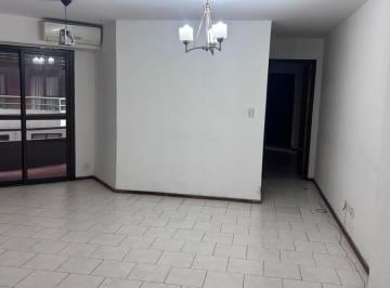 Departamento · 6 Ambientes · Departamento Dos Habitaciones en Yrygoyen y Buenos Aires - Esquina Buen Pastor