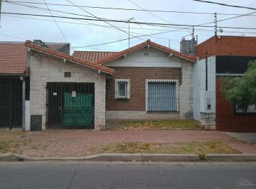 Casa · 107m² · 3 Ambientes · 1 Cochera · Venta Chalet en San Martin B.
