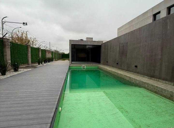 Casa · 170m² · 4 Ambientes · 2 Cocheras
