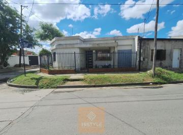 Casa · 132m² · 5 Ambientes · 1 Cochera · Casa en Ameghino Norte