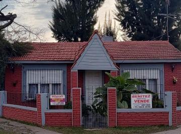 Casa de 4 ambientes, Florencio Varela · Venta, Casa Tipo Chalet de 4 Ambientes, con Parrilla y Picsina, a 100 m de Calle Estreban Pisani.